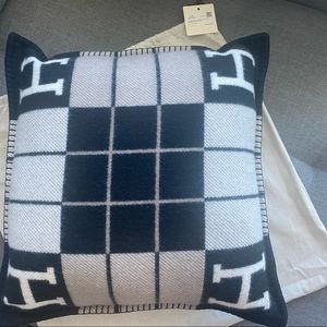 Hermes Avalon III pillow small